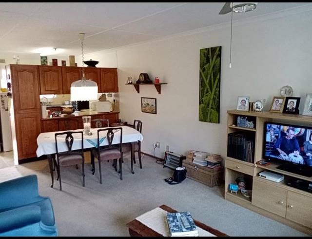 2 BEDROOM TOWNHOUSE FOR SALE IN NEW GERMANY CENTRAL